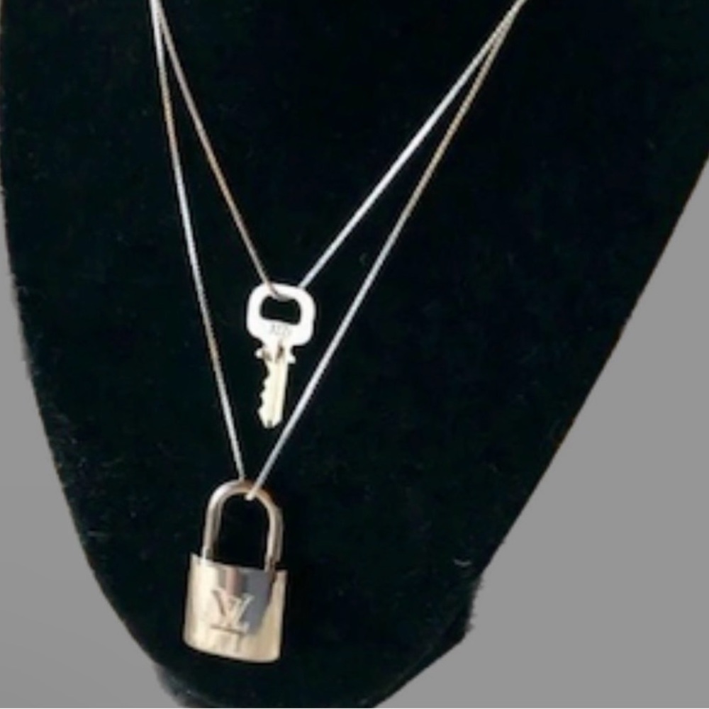 Louis Vuitton Silver Padlock Lock & Key w/Silver Chain (LVXX035) AUTHENTIC